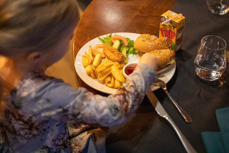 Ravinto Mesikämmenessä lasten oma ruokalista